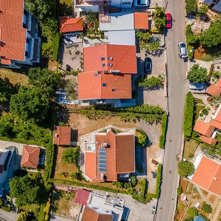 Daisy Apartamento Vantacici