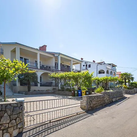 Daisy Apartamento Vantacici